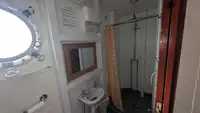 सर्वेक्षण जहाज विक्रीसाठी