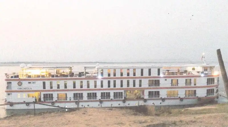 क्रूझ जहाज विक्रीसाठी