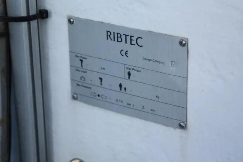 रिजिड इन्फ्लेटेबल बोट विक्रीसाठी