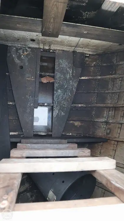गस्त नौका विक्रीसाठी