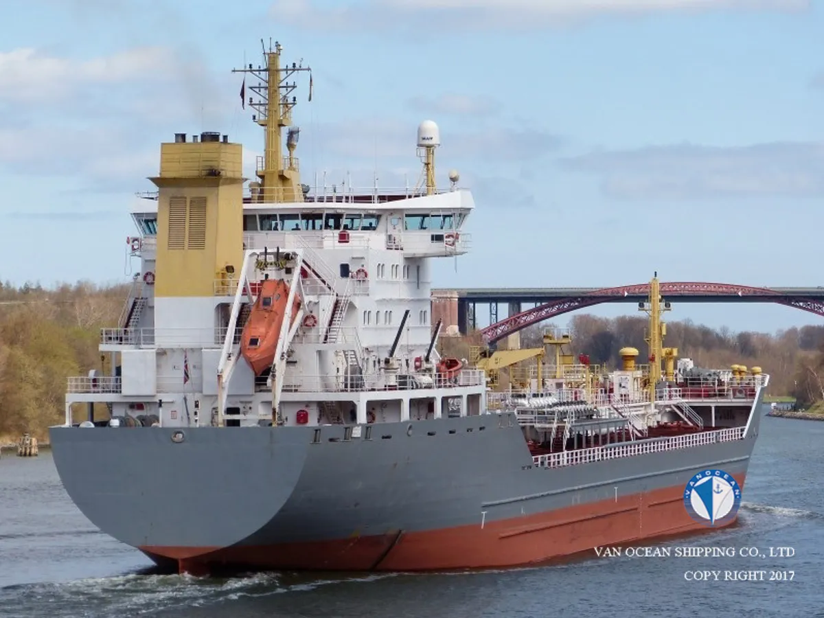 तेल/रासायनिक टँकर विक्रीसाठी