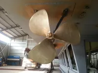 पर्यटन नौका विक्रीसाठी