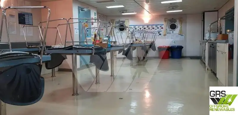 पुरवठा जहाज विक्रीसाठी