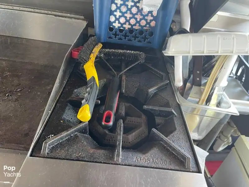 पॉन्टून विक्रीसाठी