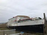 फेरी जहाज विक्रीसाठी