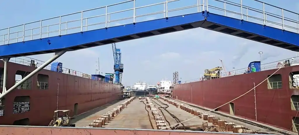 फ्लोटिंग डॉक विक्रीसाठी