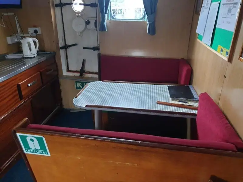 वर्क बोटी विक्रीसाठी
