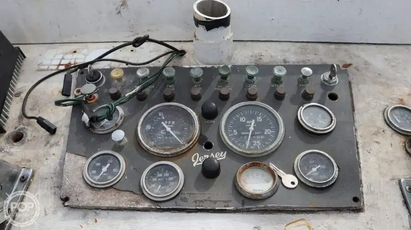 गस्त नौका विक्रीसाठी