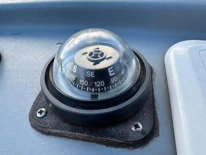 गस्त नौका विक्रीसाठी