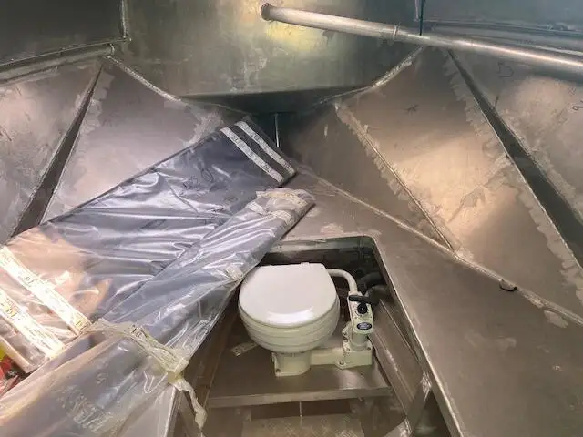 वर्क बोटी विक्रीसाठी