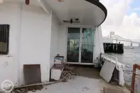 फेरी जहाज विक्रीसाठी