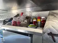 पॉन्टून विक्रीसाठी