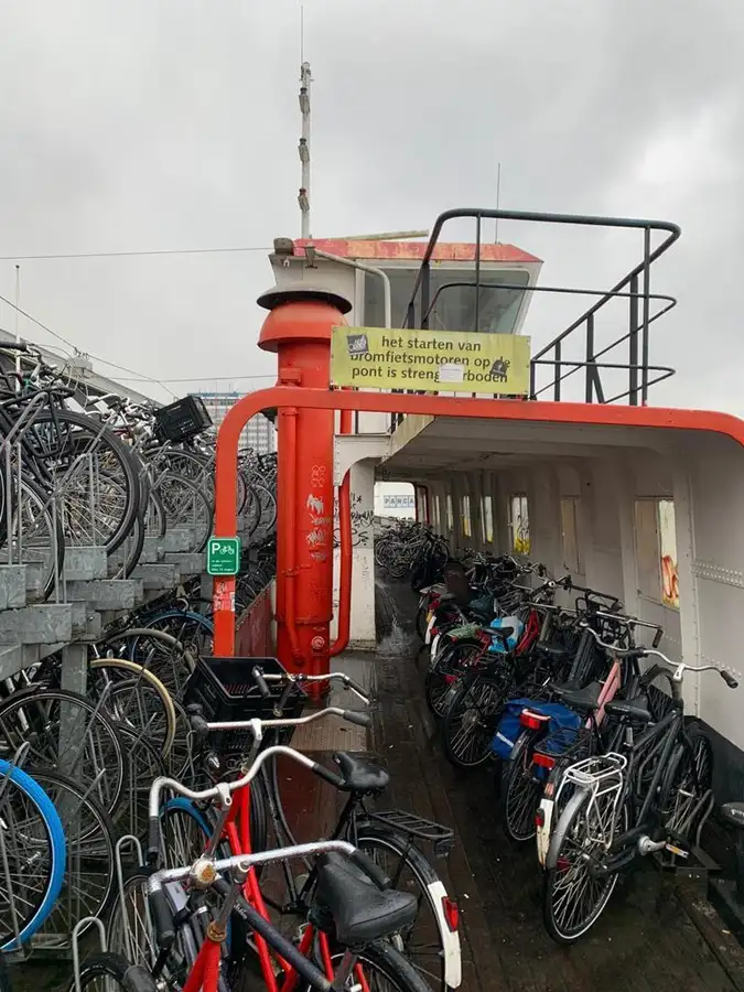 फेरी जहाज विक्रीसाठी