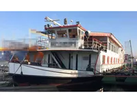 कंटेनर जहाज विक्रीसाठी