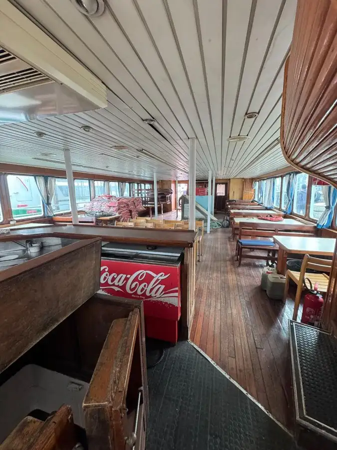 फेरी जहाज विक्रीसाठी