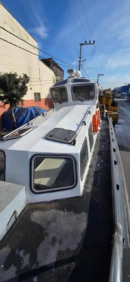 पायलट बोट विक्रीसाठी