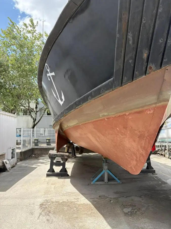 पायलट बोट विक्रीसाठी