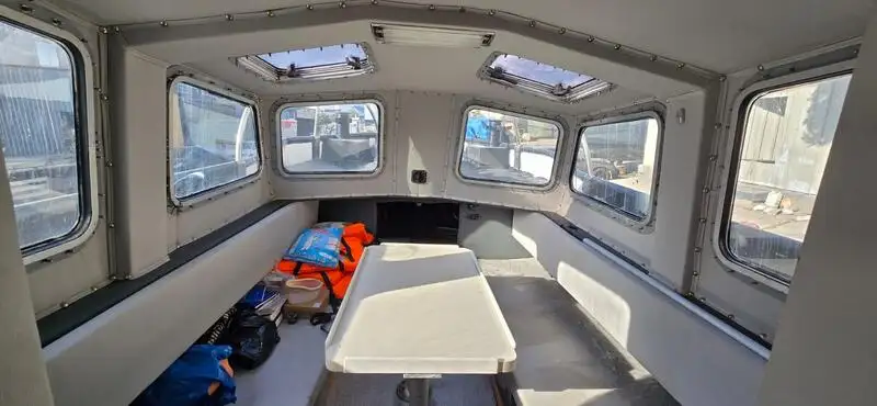 पायलट बोट विक्रीसाठी