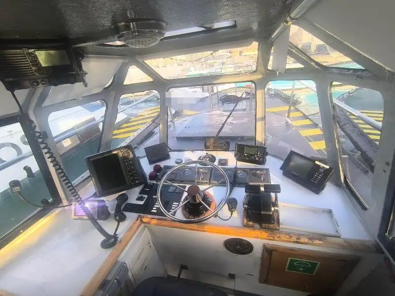 पायलट बोट विक्रीसाठी