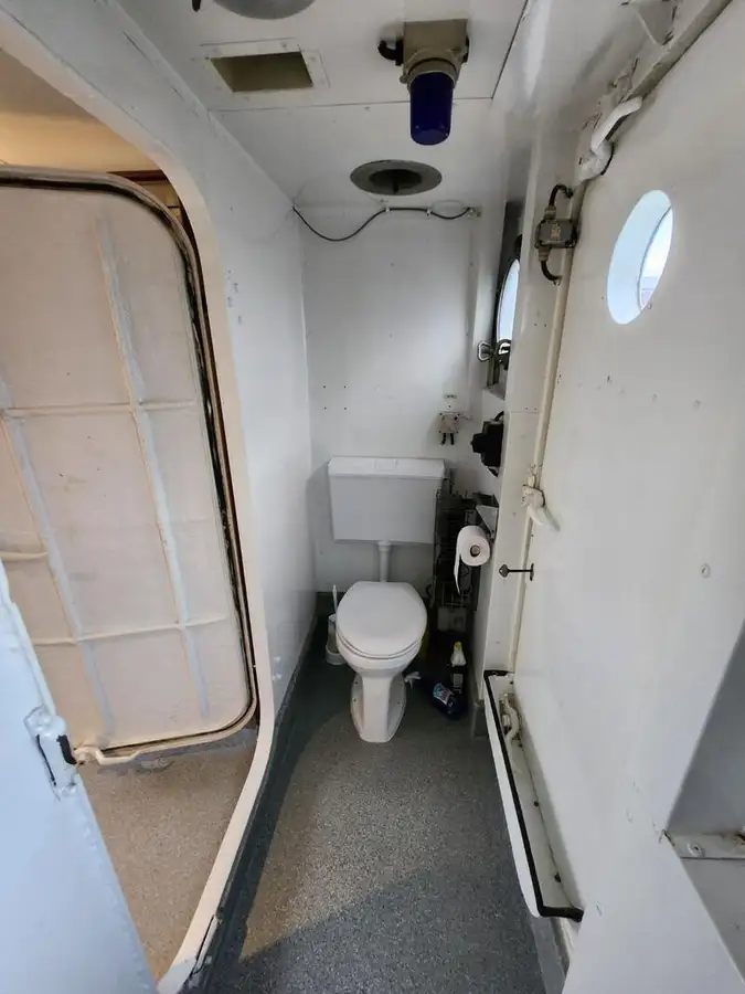 कामाच्या नौका विक्रीसाठी