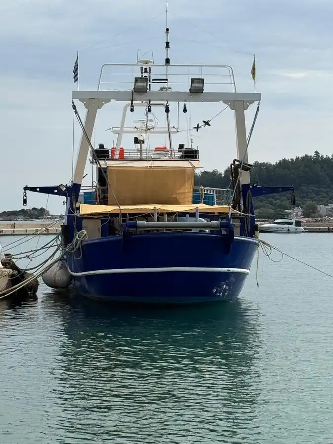 मासेमारी ट्रॉलर विक्रीसाठी