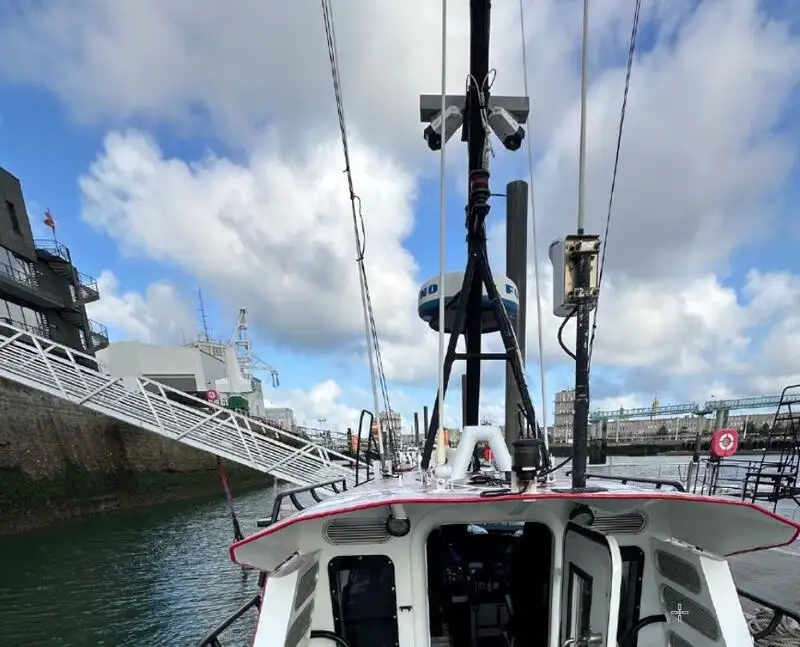 पायलट बोट विक्रीसाठी