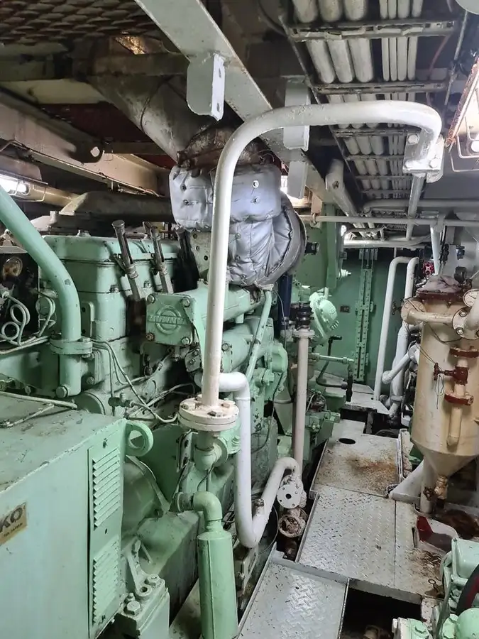 लांबलचक जहाज विक्रीसाठी