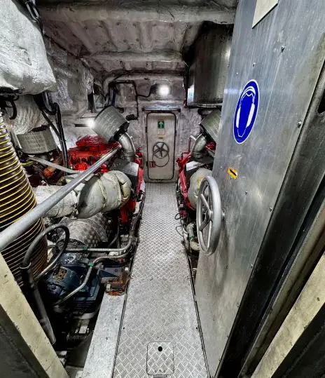 पायलट बोट विक्रीसाठी