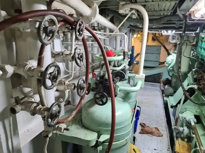 लांबलचक जहाज विक्रीसाठी