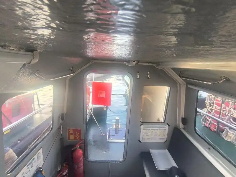 पायलट बोट विक्रीसाठी