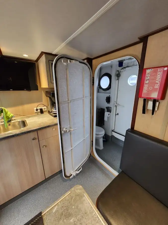 कामाच्या नौका विक्रीसाठी