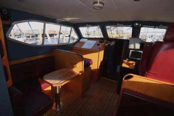 पेट्रोलिंग बोट विक्रीसाठी