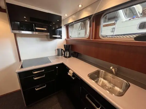 कामाच्या नौका विक्रीसाठी