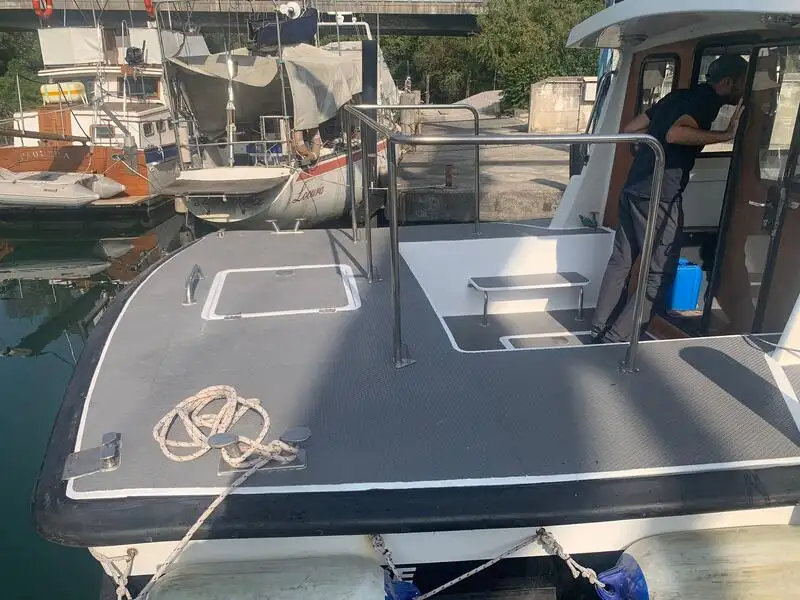 पायलट बोट विक्रीसाठी