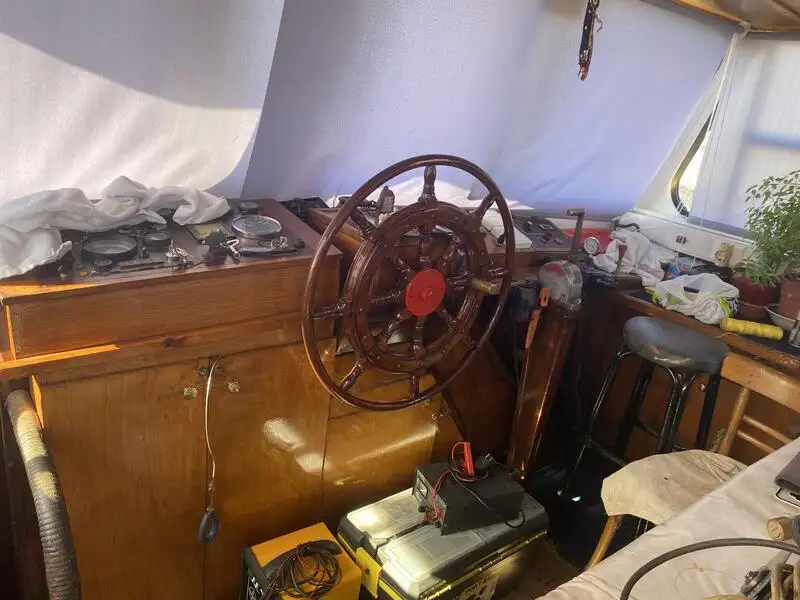 कामाच्या नौका विक्रीसाठी