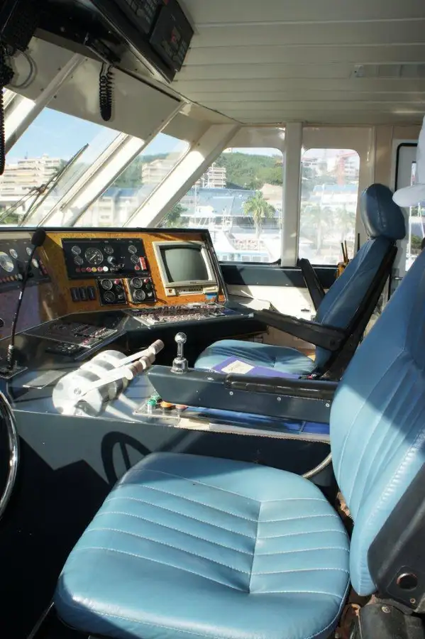 फेरी जहाज विक्रीसाठी