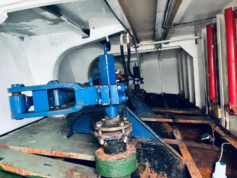 कामाच्या नौका विक्रीसाठी