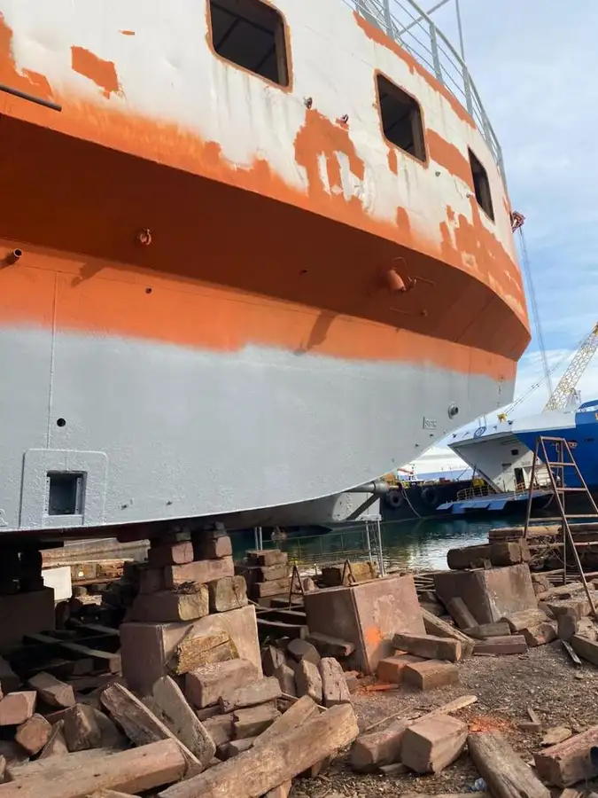 फेरी जहाज विक्रीसाठी