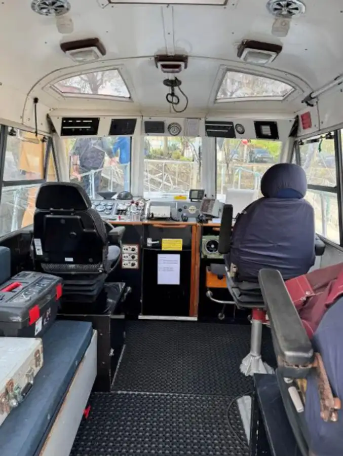 पायलट बोट विक्रीसाठी