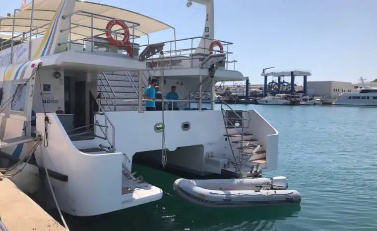 फेरी जहाज विक्रीसाठी