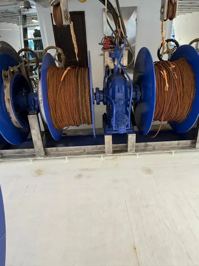 मासेमारी ट्रॉलर विक्रीसाठी