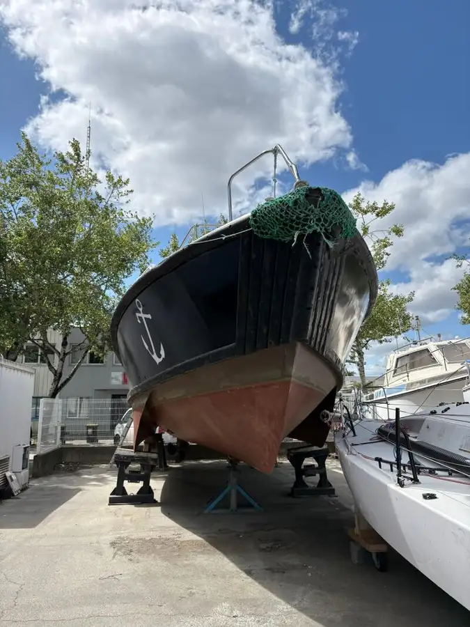 पायलट बोट विक्रीसाठी