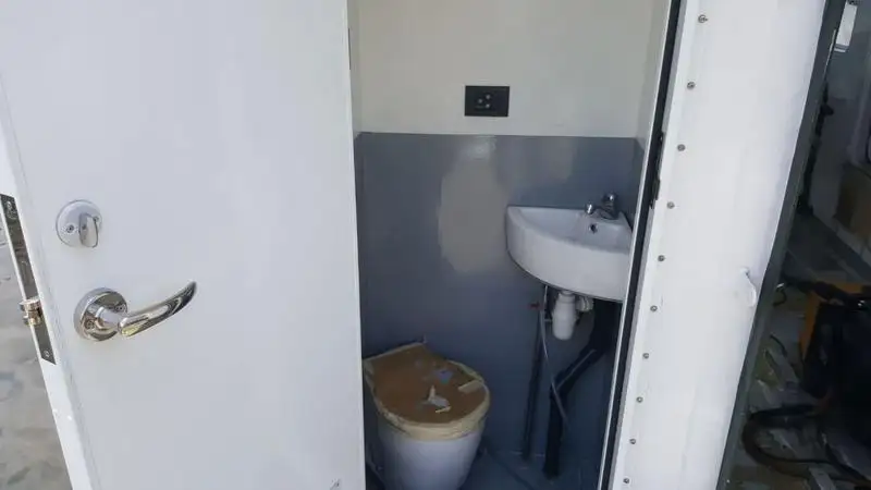 पायलट बोट विक्रीसाठी