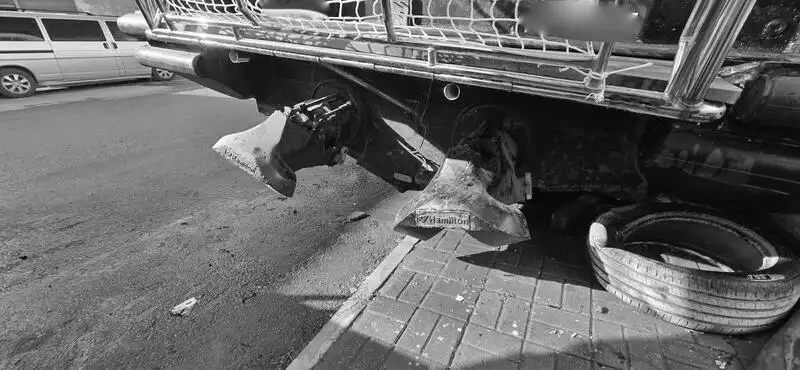 पायलट बोट विक्रीसाठी