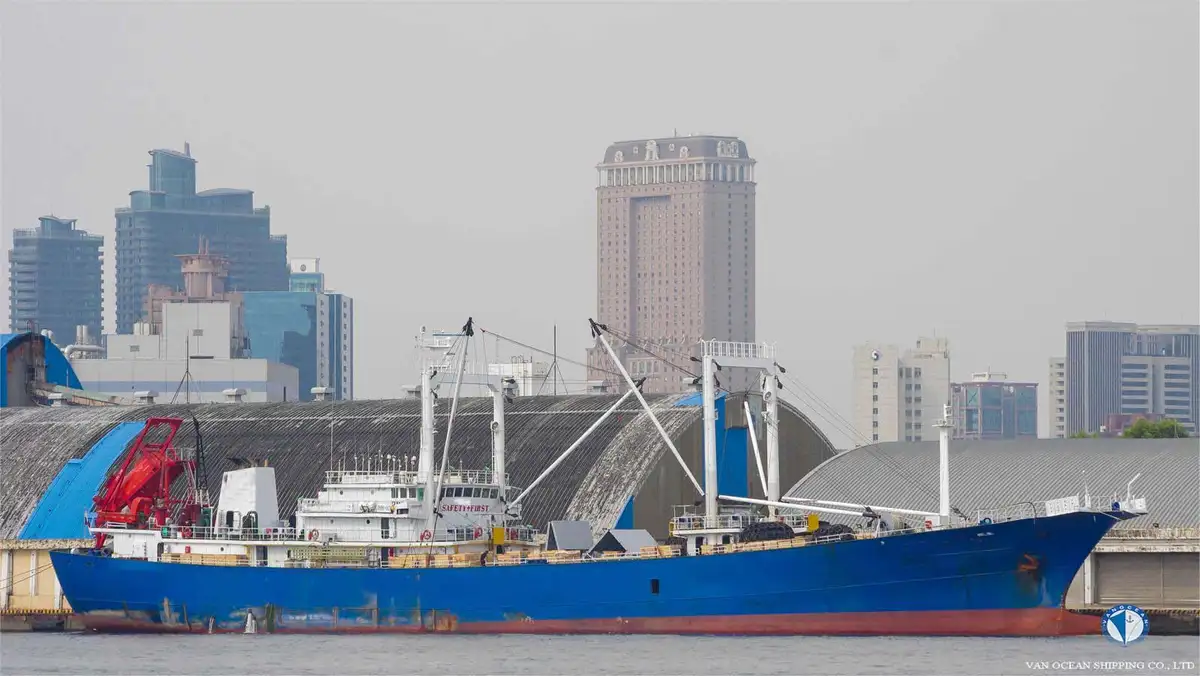 रेफर जहाज विक्रीसाठी