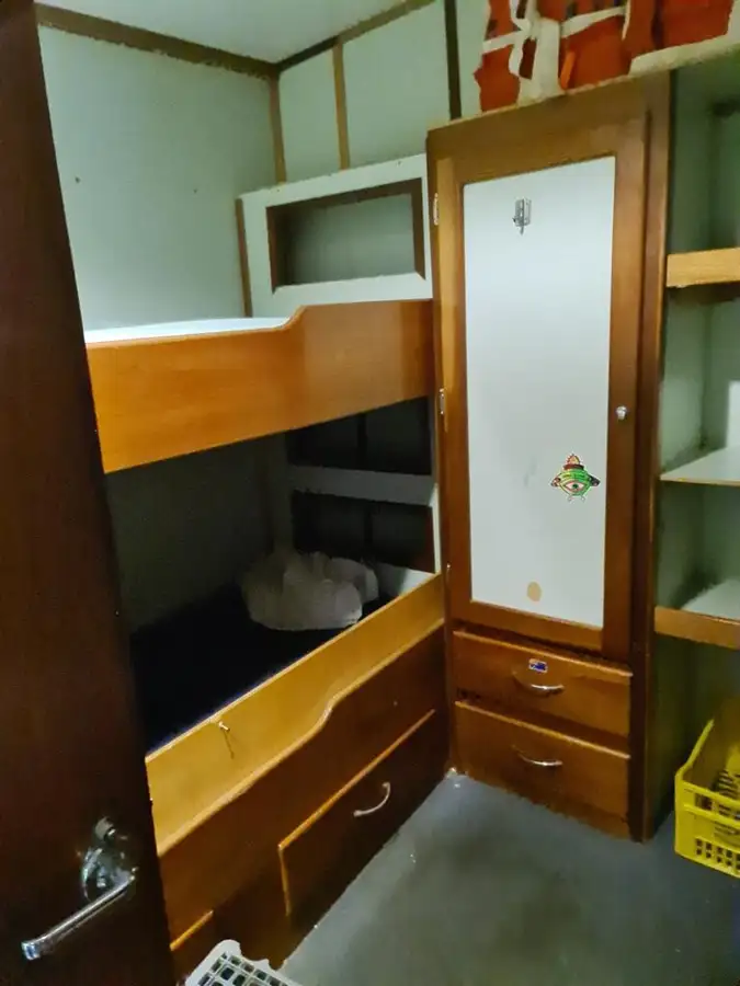 लांबलचक जहाज विक्रीसाठी