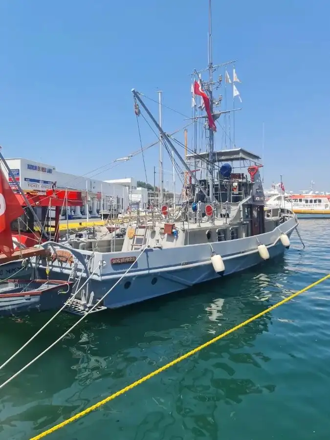 आग बोट विक्रीसाठी