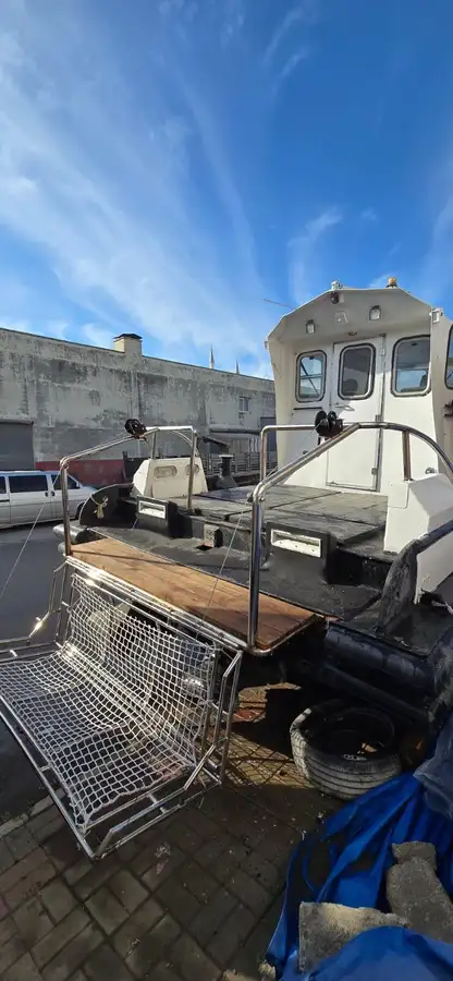 पायलट बोट विक्रीसाठी