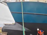 मासेमारी ट्रॉलर विक्रीसाठी