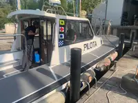 पायलट बोट विक्रीसाठी